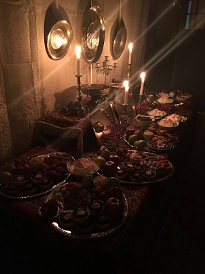 A cupboard, laden with food as described in Scappi, for Southron Gaard's Festa di Natale event, 2018